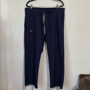 FIGS Women’s Kade Cargo Scrub Pants in Navy Size Extra Large PETITE